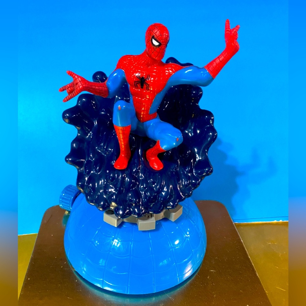 SPIDER-MAN ULTIMATE WEB SHOOTER SPRINKLER MARVEL VINTAGE 2013